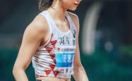 田径比赛女子百米预赛进行中