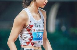 田径比赛女子百米预赛进行中
